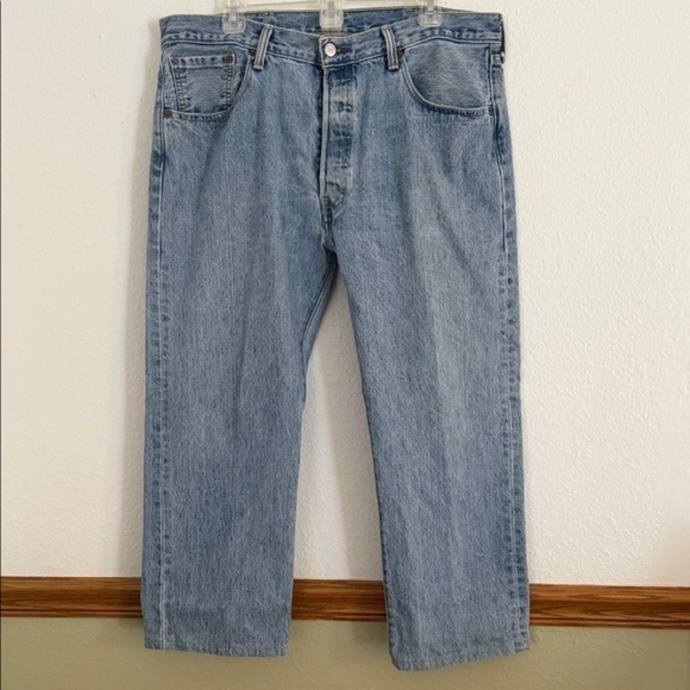 Mens Levi’s 501 Button Fly Light Wash 38 SHORT